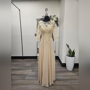 Mother Of The Bride  Champagne Lace Evening Gown
